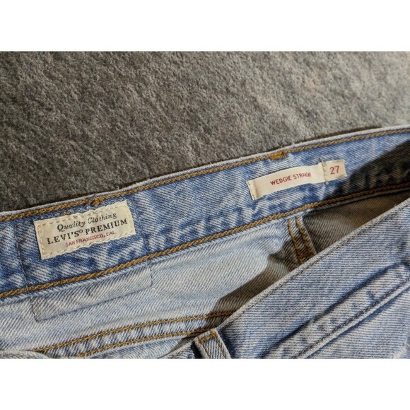 Levis Premium Wedgie Straight Jeans Women's Size 27 Distressed Light Wash - Picture 8 of 9